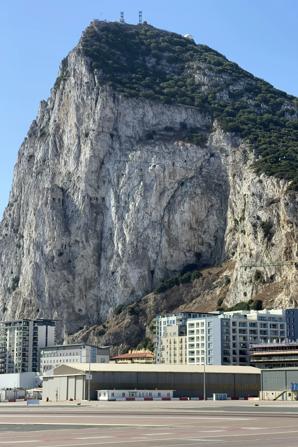 Peñón de Gibraltar desde el aeropuerto
