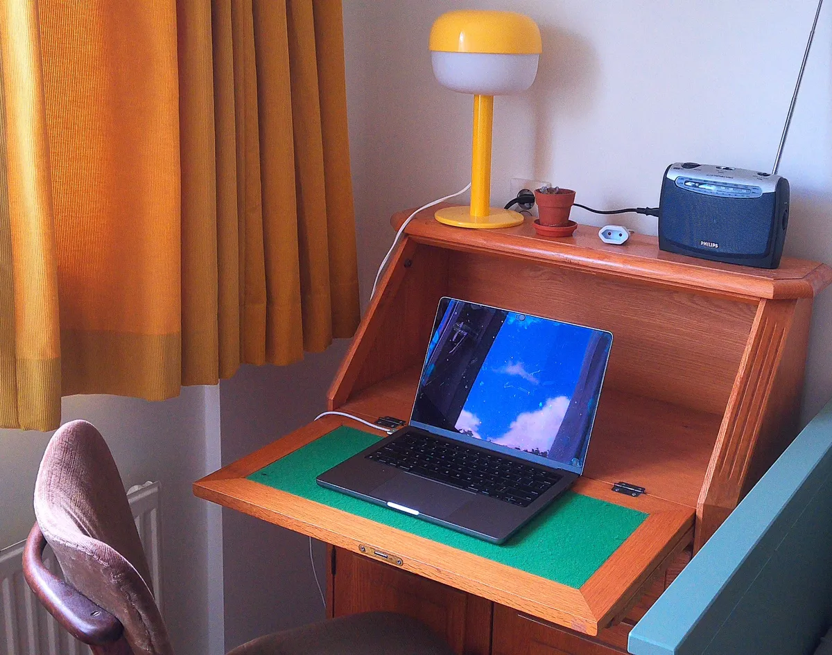 desk_cropped