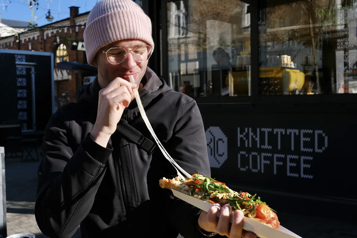 James eating zapiekanki