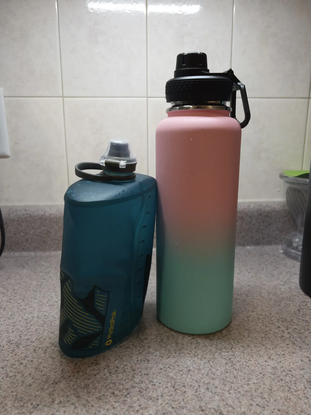HydraPak Stow vs 40oz water bottle