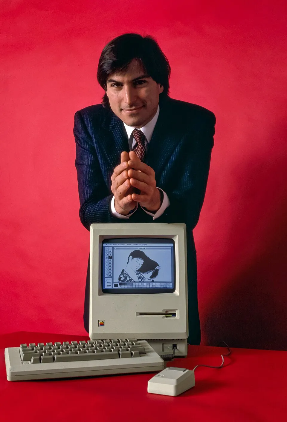 Steve_Jobs_and_Macintosh_computer,_January_1984,by_Bernard_Gotfryd-_edited