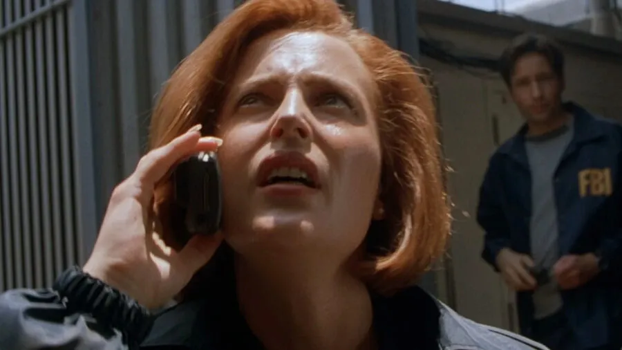 X-Files-Scully-Phone-900x506