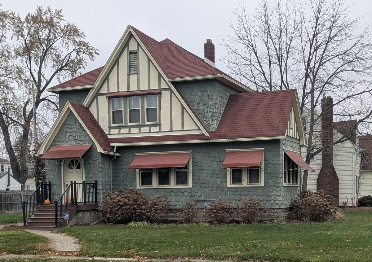 PXL_20251120_192746689