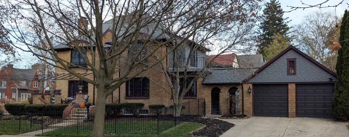 PXL_20251121_204337178