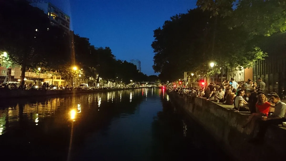Canal_Saint_Martin_de_nuit_à_Paris