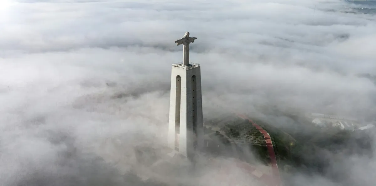 statue-in-sky