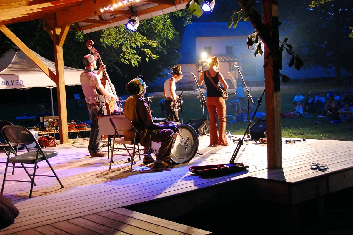 2603005798_6b8df18481_k