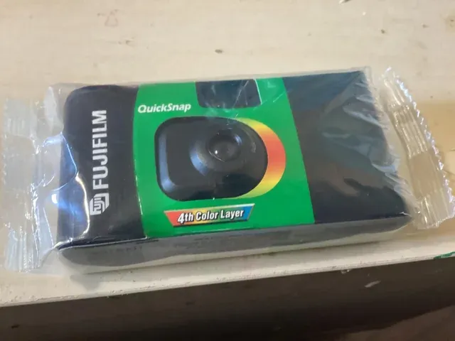 disposable-camera-from-2003-v0-tlbqzf50igze1