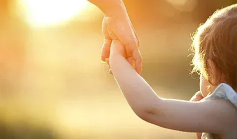 holding-hands-mom-toddler928831566