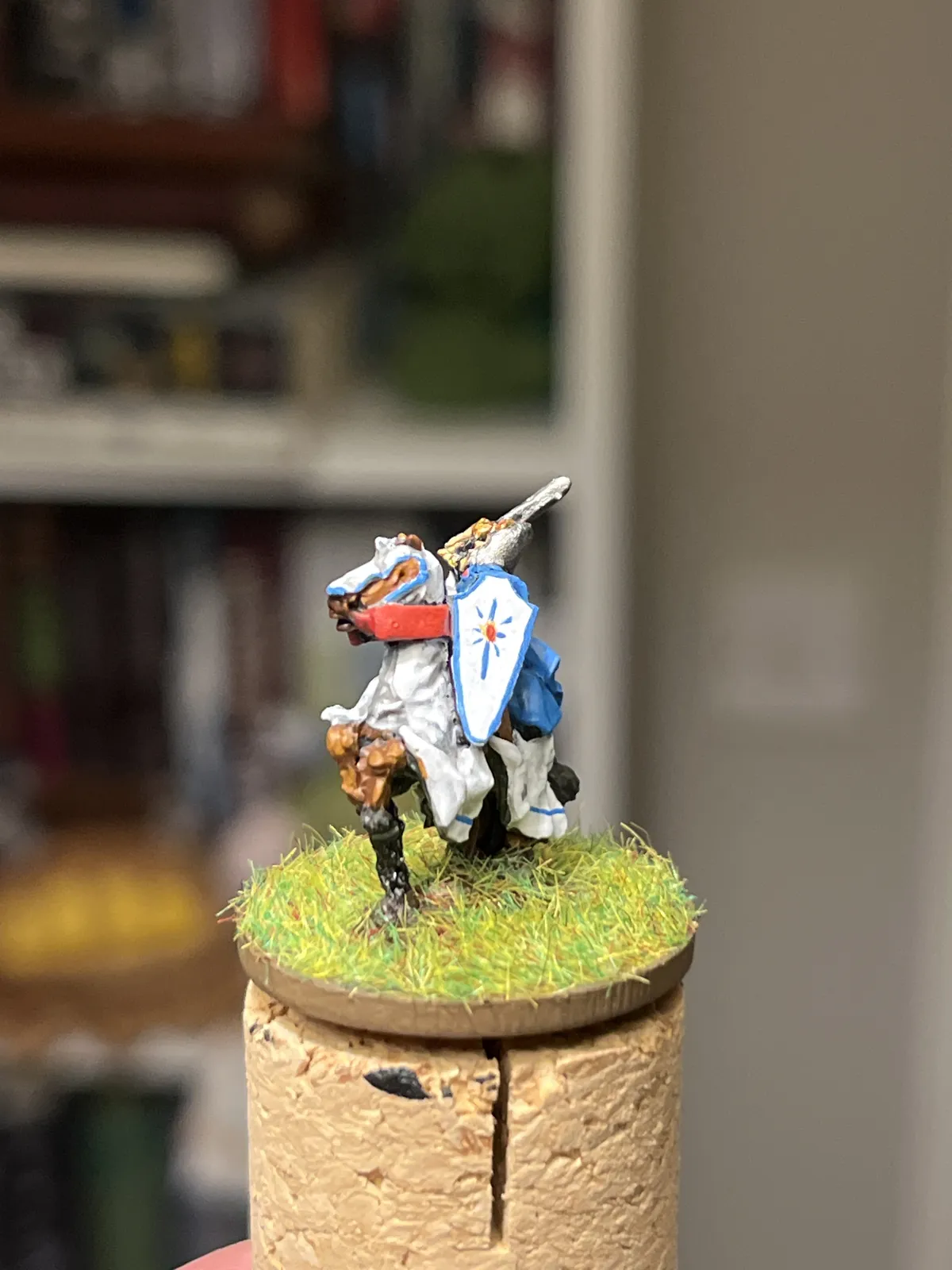 A 12mm elf hero on horseback. Model by Kallistra.