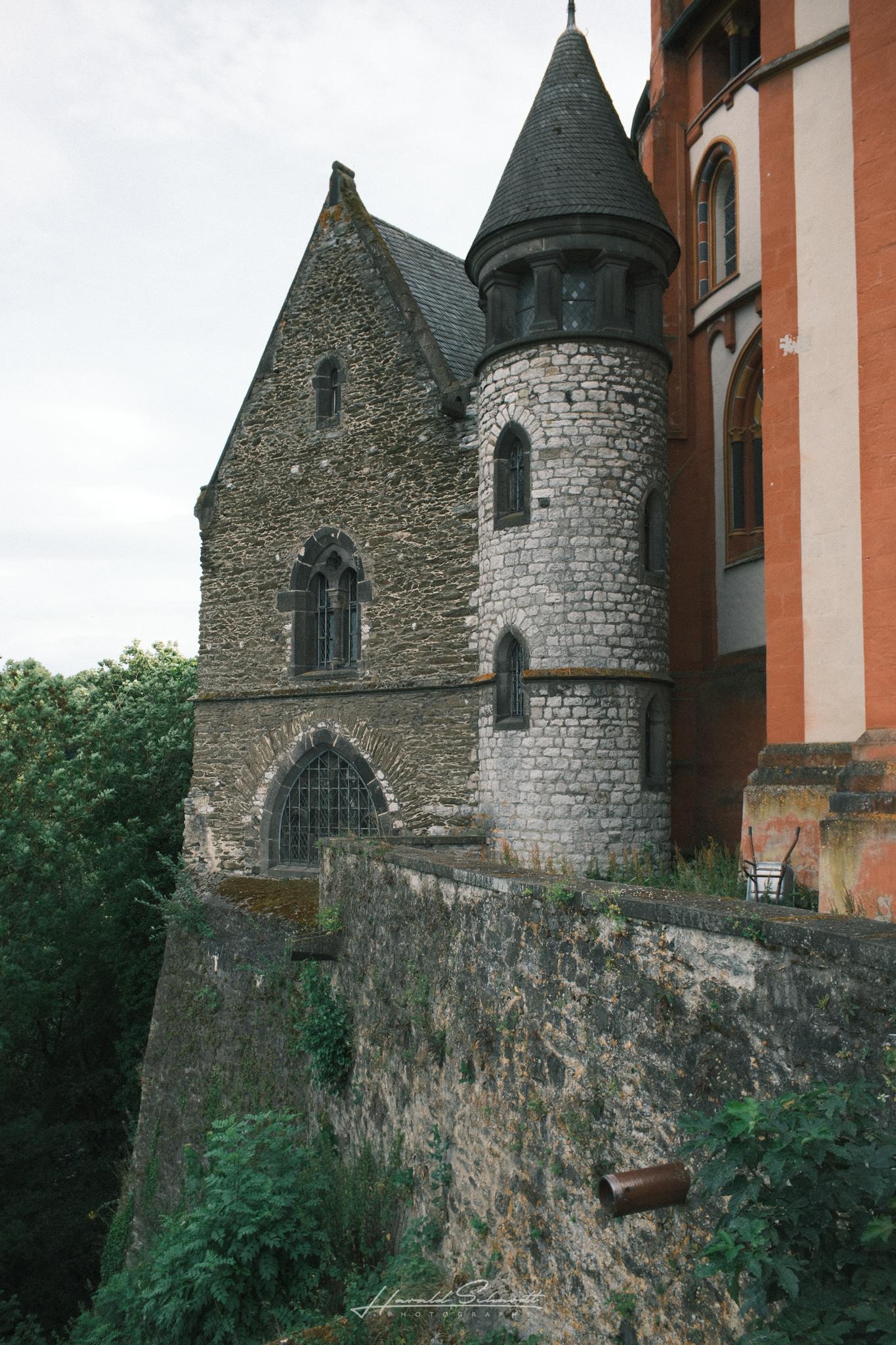 The round stone tower and medieval walls of Limburg Castle beside the cathedral.