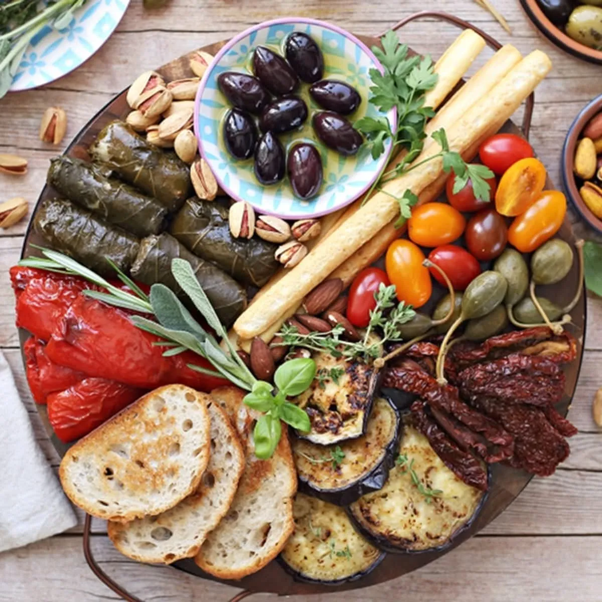 Copied_mediterranean_vegan_antipasto_platter