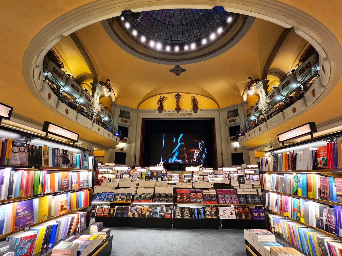 florence book theater_loganletsgo