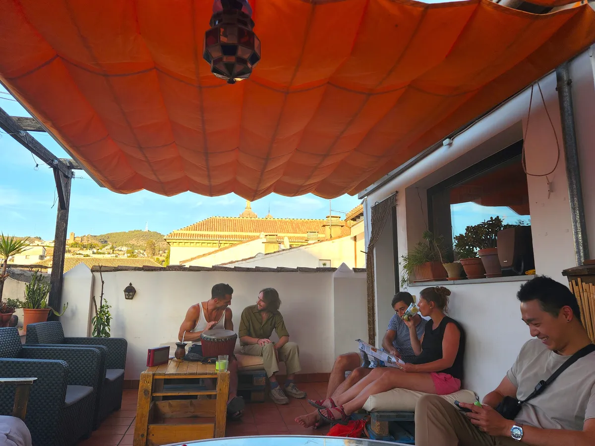 granada hostel_loganletsgo