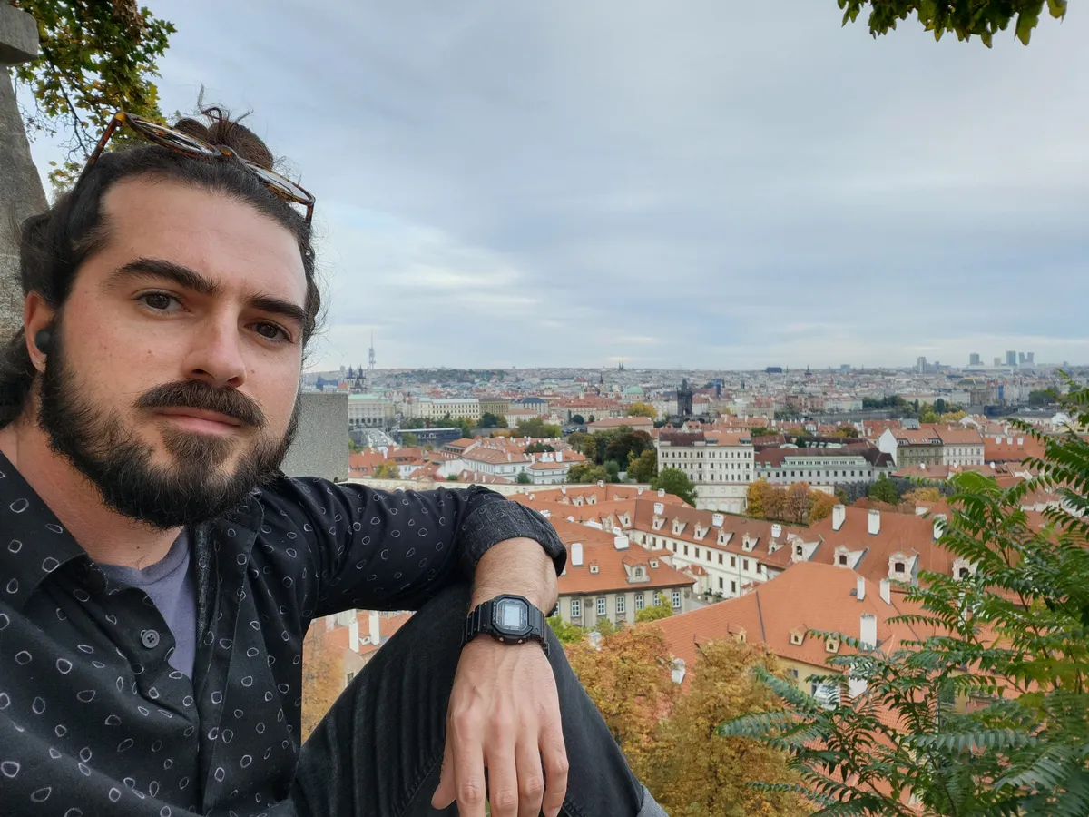 loganletsgo prague selfie