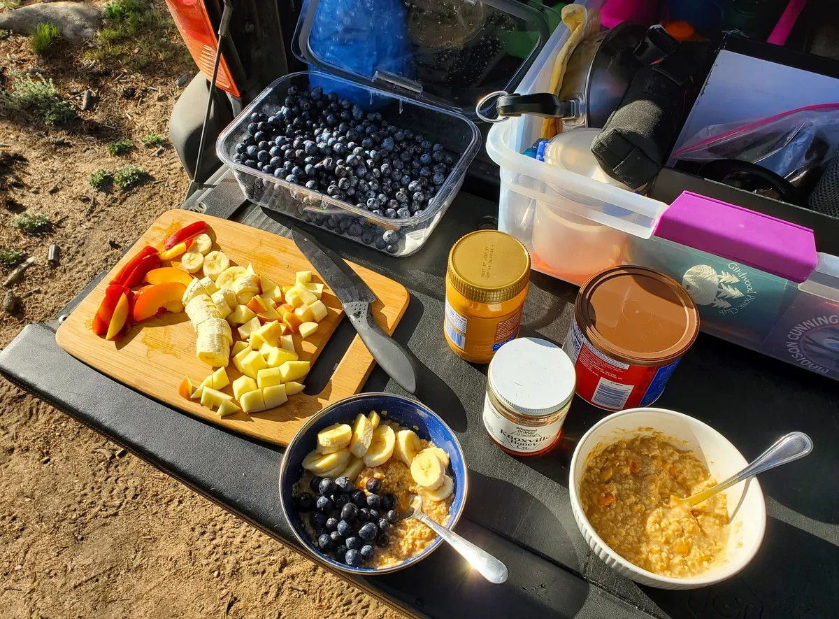 tailgate breakfast_loganletsgo