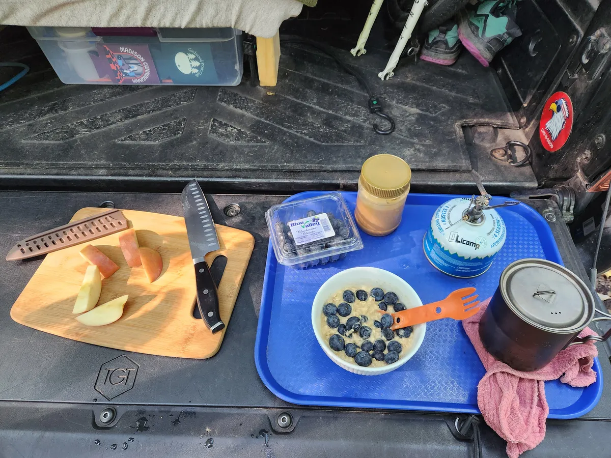 tailgate breakfast_loganletsgo