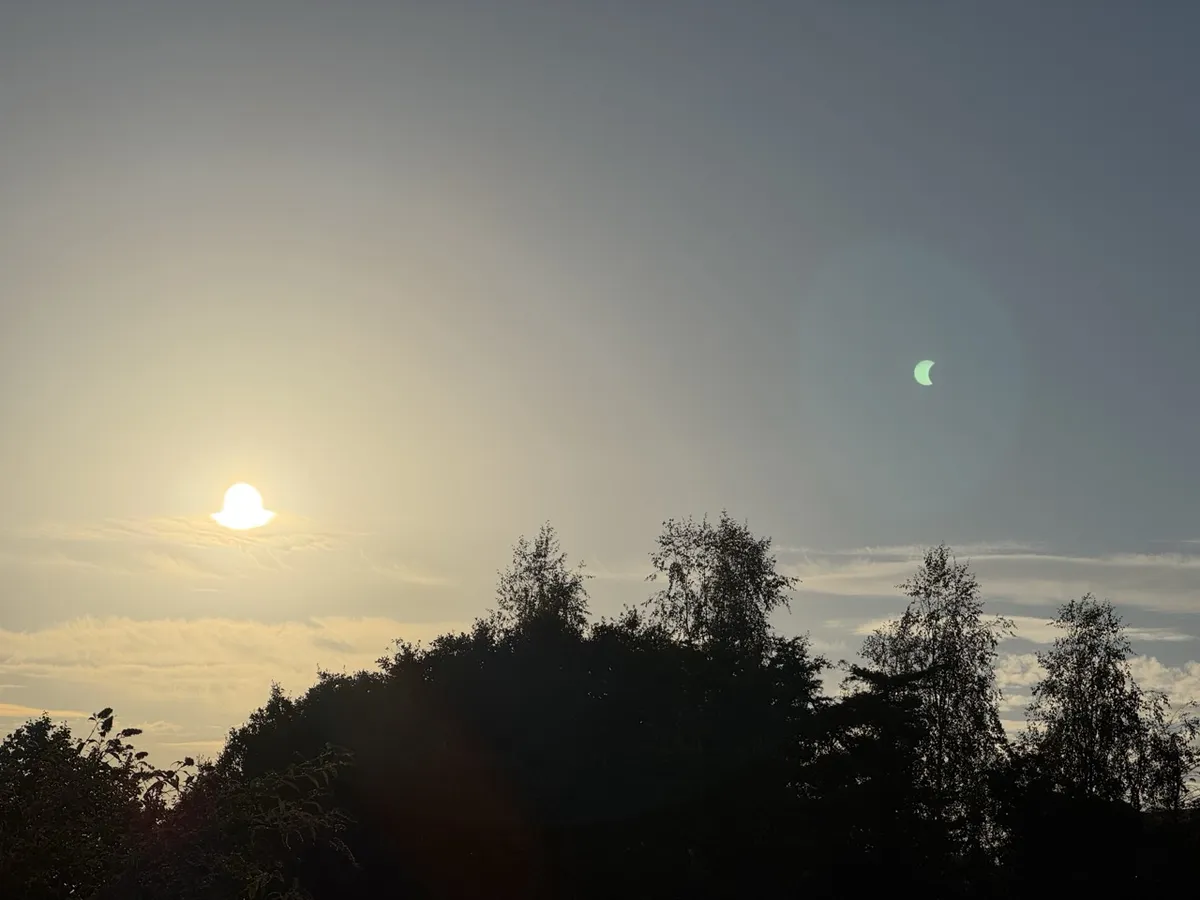 Eclipse Solar 30%