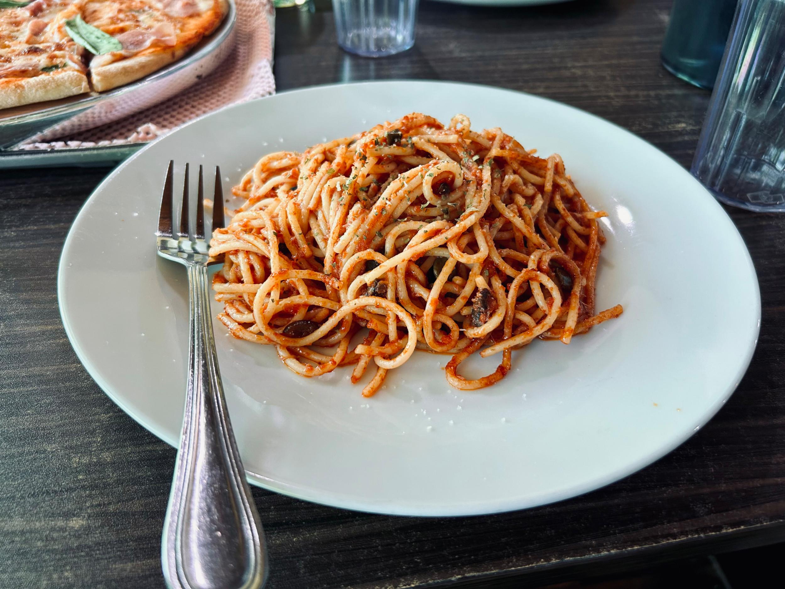 A plate of spaghetti alla puttanesca.