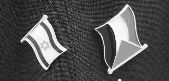 badges_mono