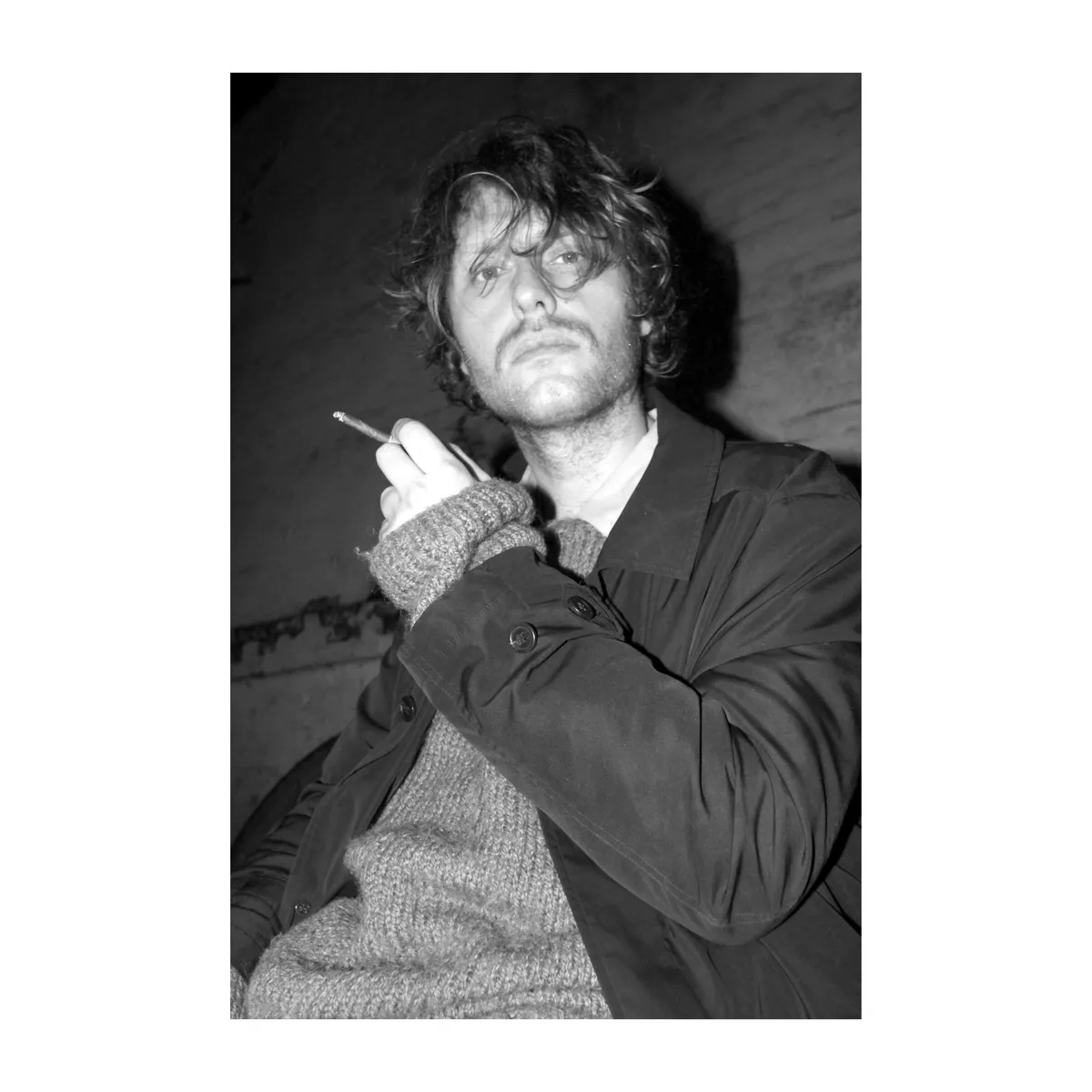 loui with fag looking down SQ