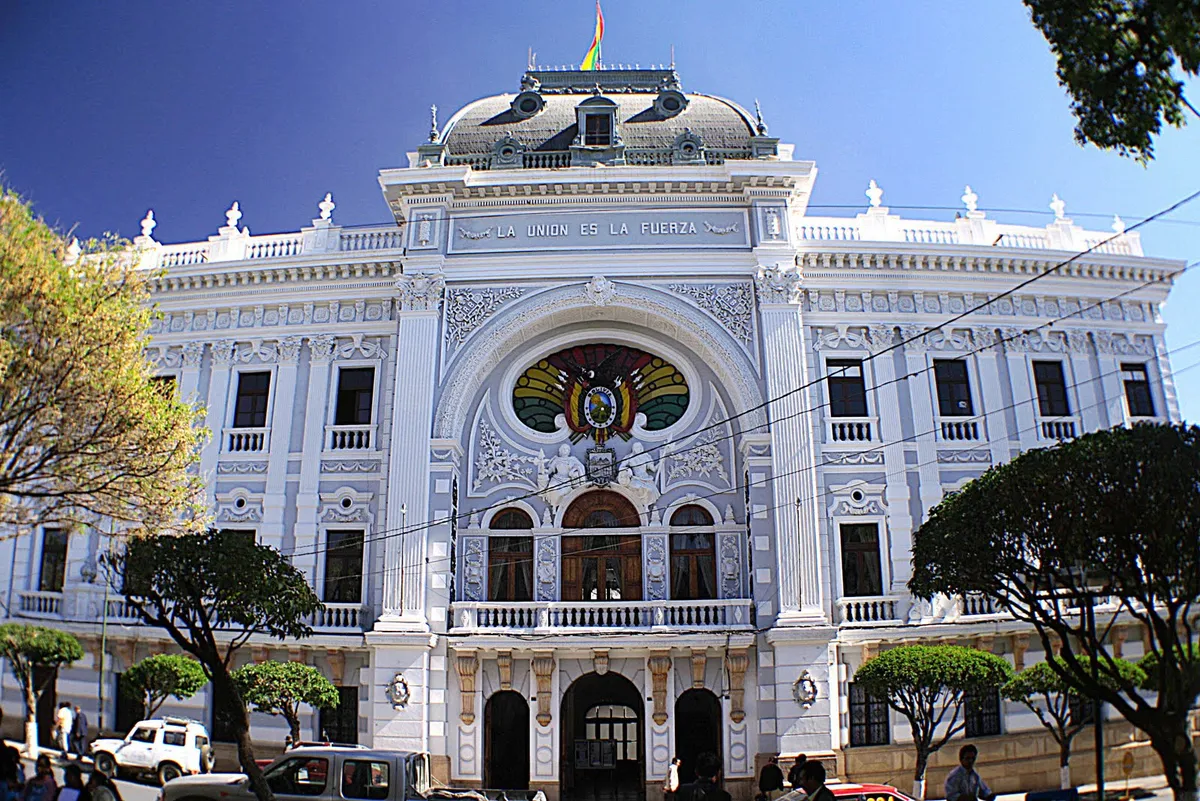 Palacio_de_la_Prefectura_de_Chuquisaca_(Sucre_-_Bolivia)-3002650692