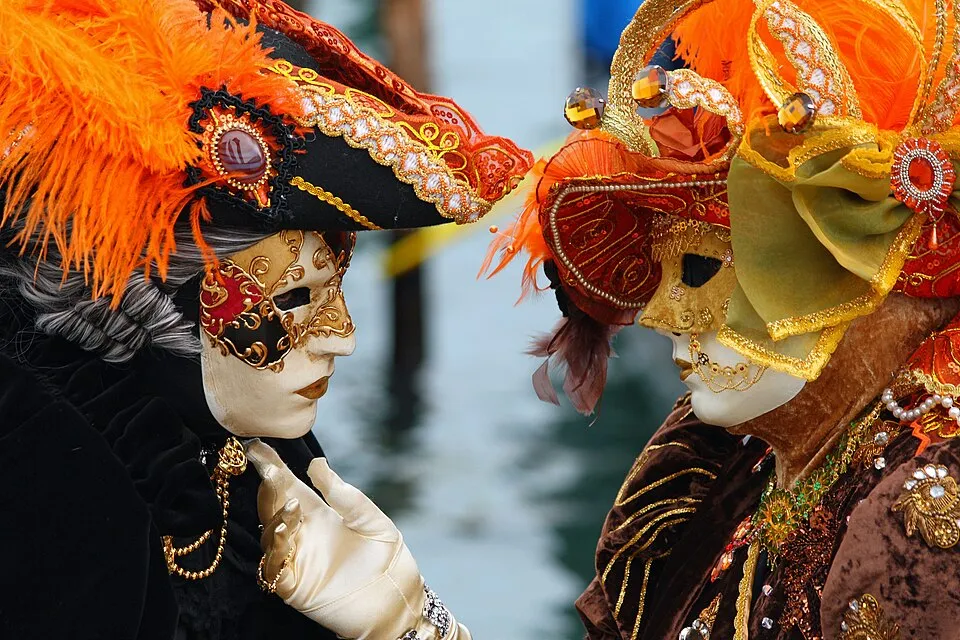 Venice carnival masked lovers  Frank Kovalchek 2010 wikimedia
