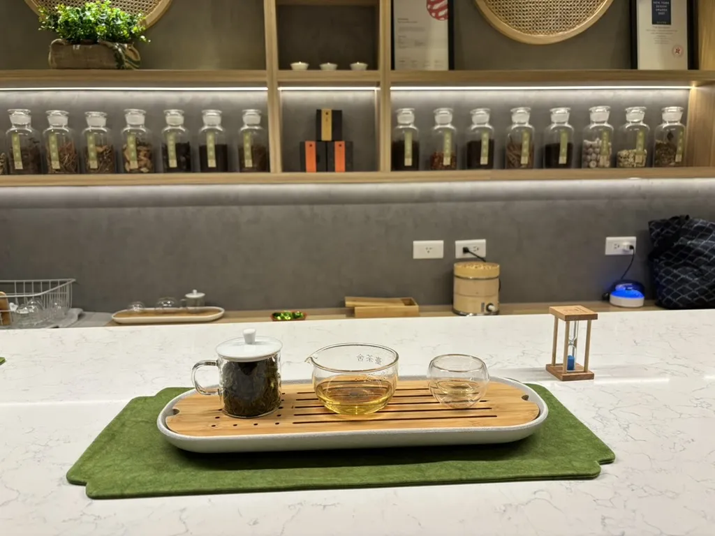 31E6B550-E5B6-4F31-A163-98268AE18202_1_105_c