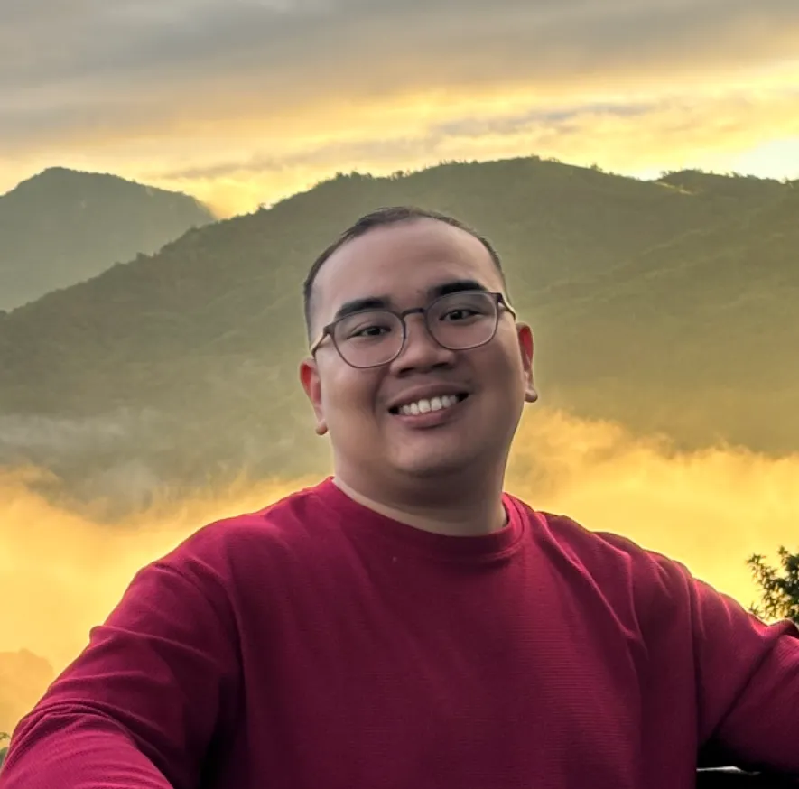 Behind me is a glimpse of Sierra Madre