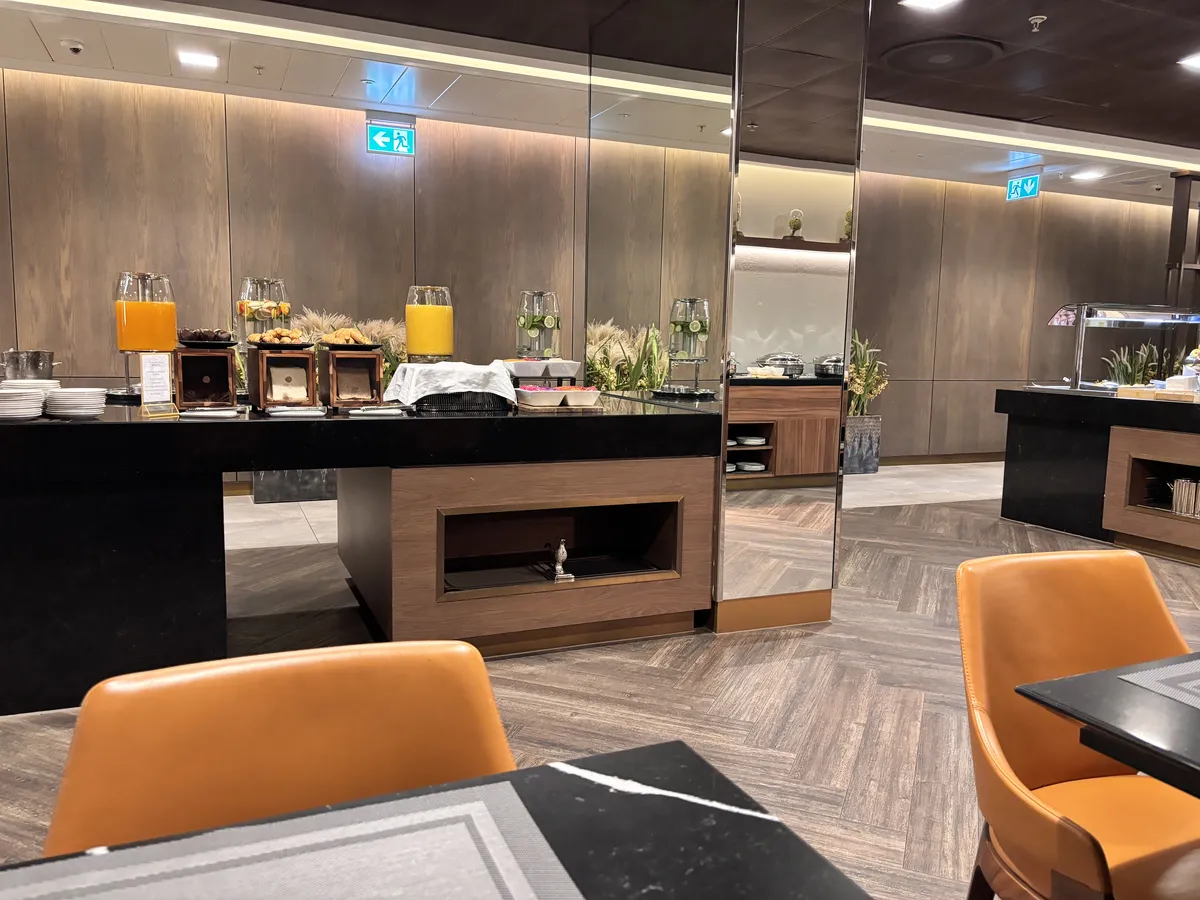 0 SIN Lounge B