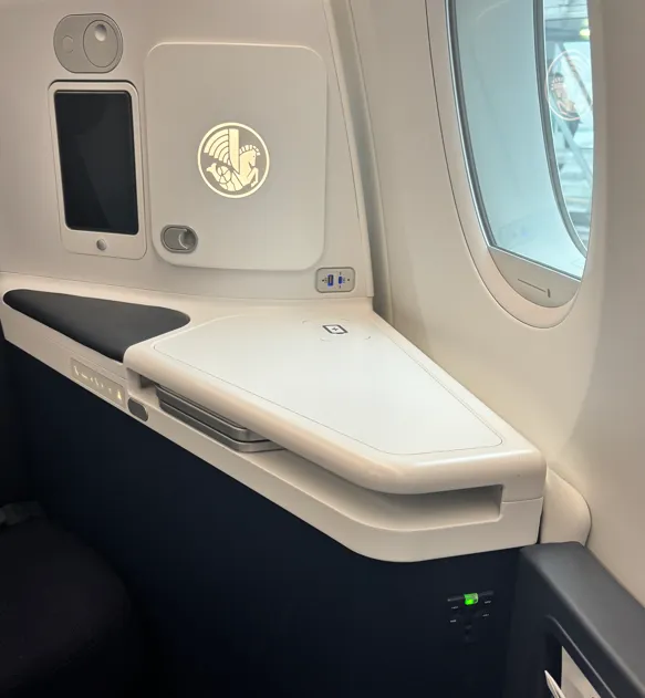 05 AF Biz Seat 2