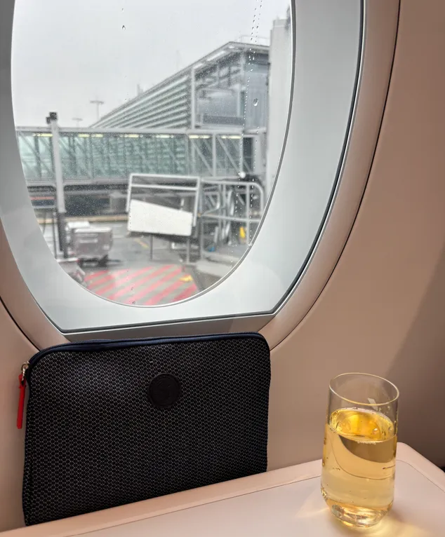 05 AF Champagne + Amenities