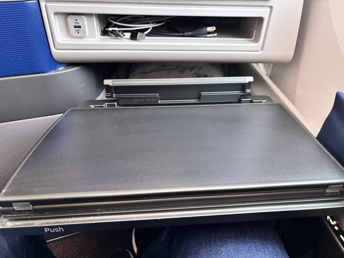 1 Seat TrayTable