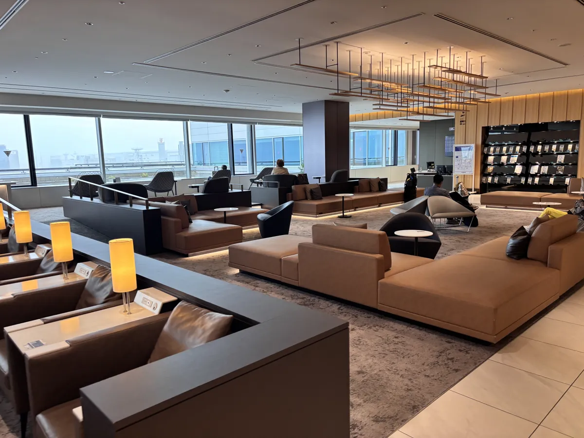 1LoungeSeatsB