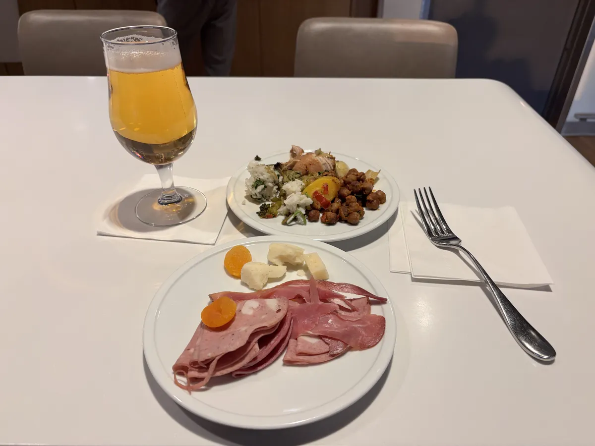 LoungeFood 1