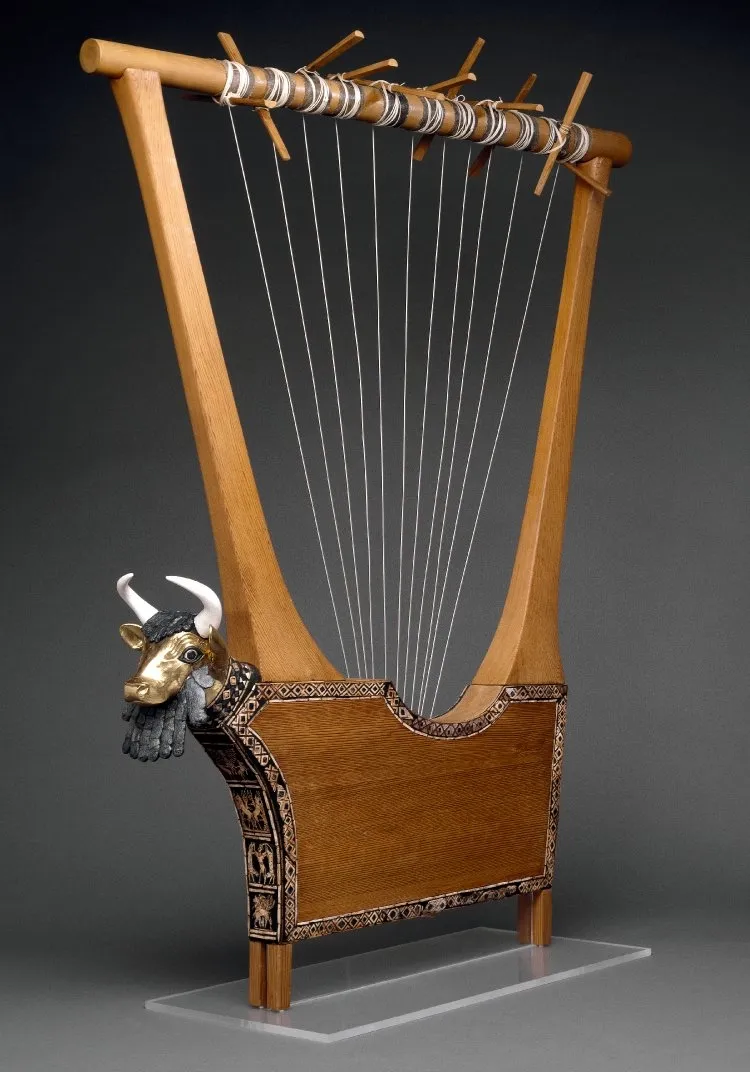 上图:主前2600年的「王后的里拉琴Queen’s Lyre」,出于于亚伯拉罕的老家吾珥,现藏于大英博物馆。主前4000-3000年,古代埃及和吾珥就出现了箫、琴、瑟、笛等乐器。古代中东古墓和庙宇、王宫的壁画表明,古代最常用的乐器是琴和瑟。