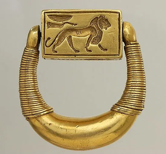 上图：古埃及第十八王朝的末代法老霍朗赫布（Horemheb，主前1306-1292年在位）的「打印的戒指」。