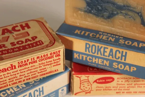 上图：犹太Kosher认证的厨房肥皂，用椰子油制作，以避免犹太人的餐具沾上动物脂油。