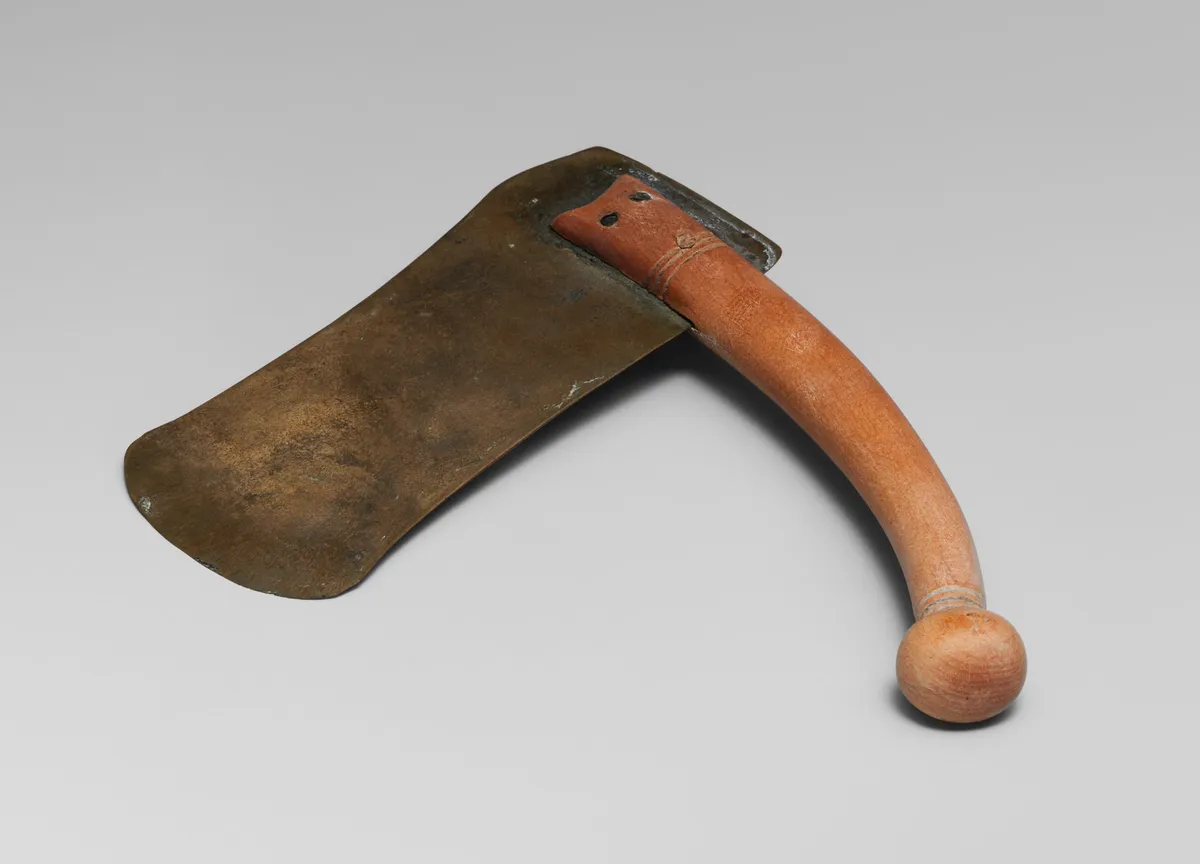 上图:主前1492-1473年古埃及第18王朝时期的青铜剃刀。现存于纽约大都会艺术博物馆。古埃及的祭司们在进入神庙之前,会剃去全身的头发、眉毛、睫毛和体毛,以表示洁净。