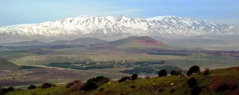 上图:从戈兰高地向北远眺黑门山。巴珊就是现代的戈兰高地,现在仍然是非常好的牧场。