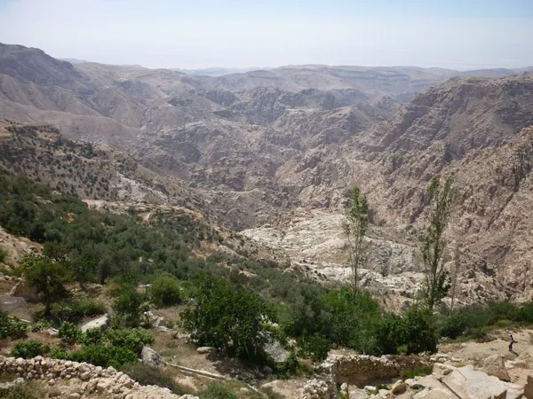 上图:撒烈谷就是现代约旦的Wadi el-Hasa旱溪,从东向西流入死海南部。