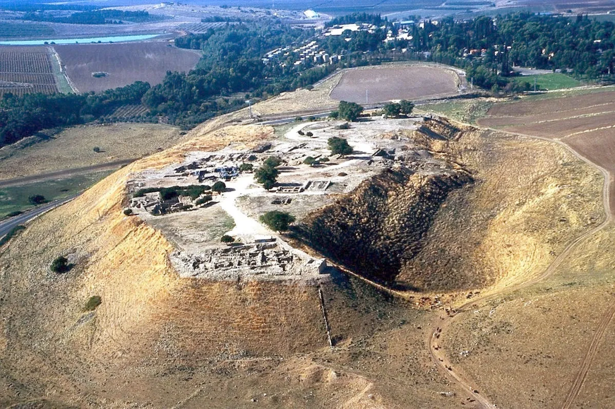 上图:夏琐上城遗址。