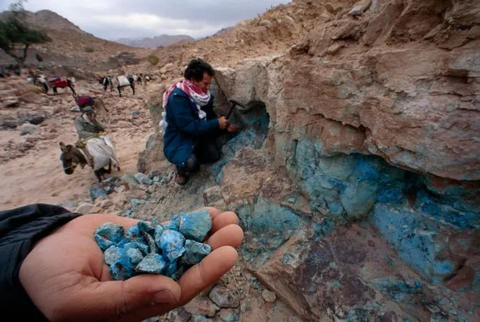 上图:Khirbat en-Nahas的铜矿石。