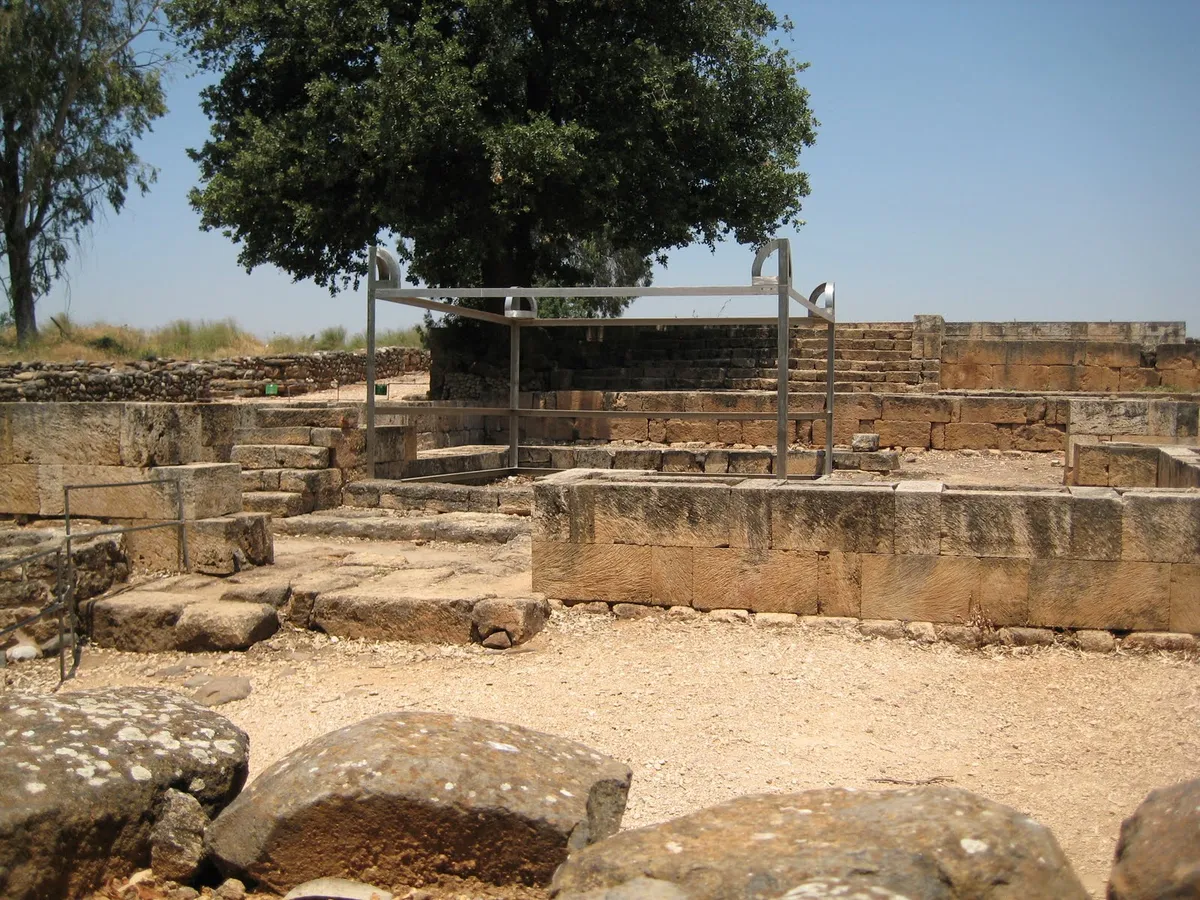 上图：但的邱坛。耶罗波安在这里设立金牛犊（王上十二29-30）。