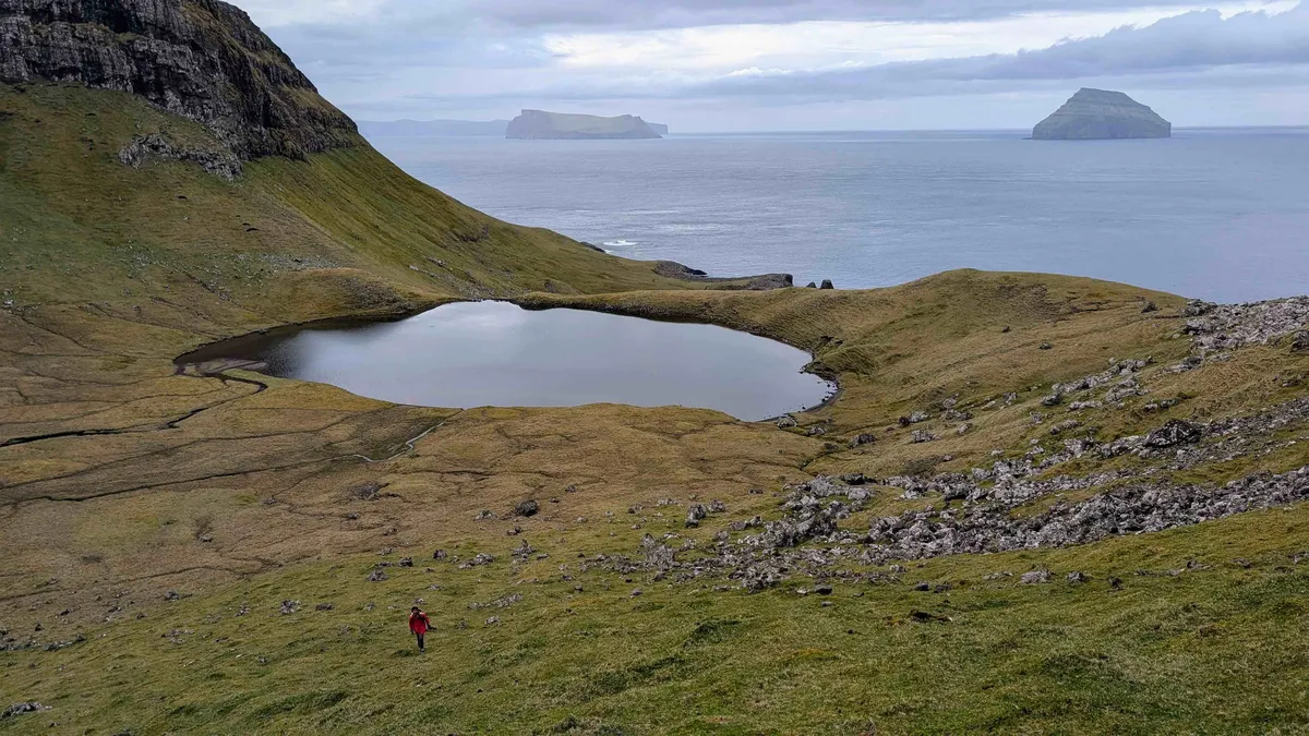 Hvannhagi Lake