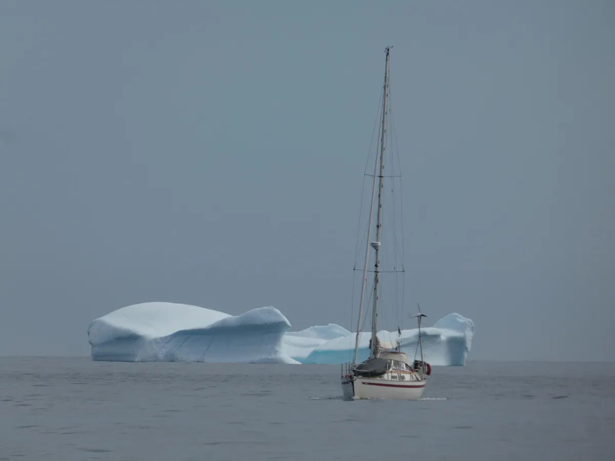 Capsula dodging icebergs