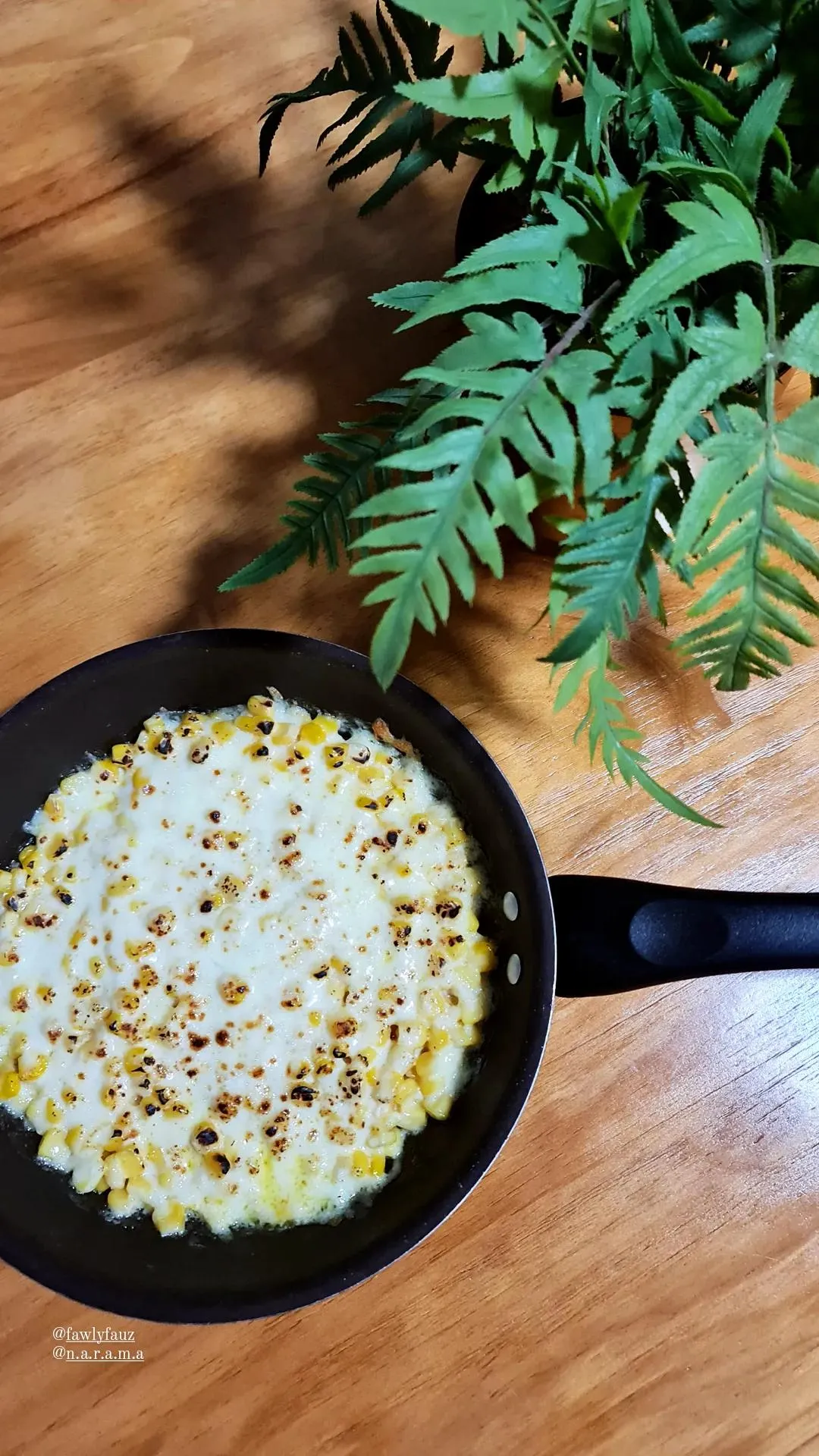 Cheesy corn served with seaweed, 2021.