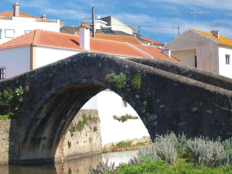 Ponte_antiga_de_Cheleiros