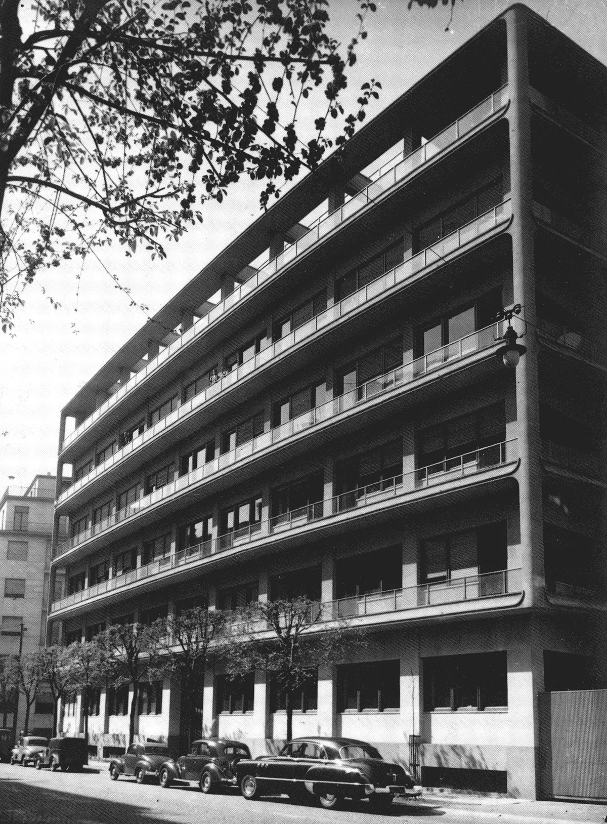 Carlo_De_Carli_-_Casa_in_via_dei_Giardini_7,_Milano,_1947-49