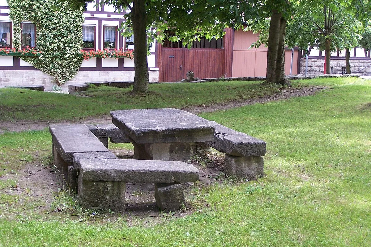 UH_Langula_Gerichtstisch